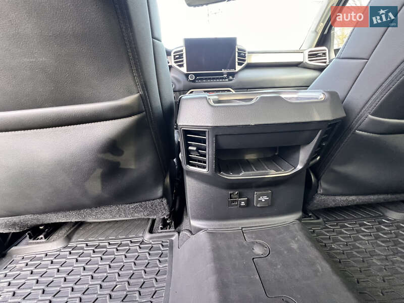 Пікап Toyota Tundra 2022 в Києві