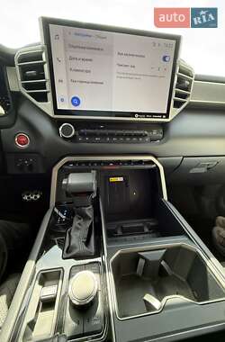 Пикап Toyota Tundra 2023 в 