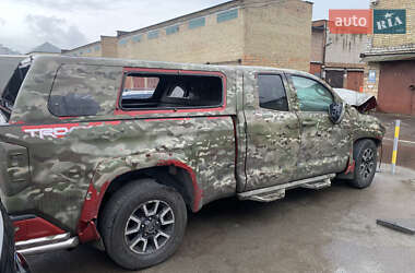 Пикап Toyota Tundra 2015 в 