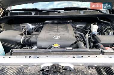Пикап Toyota Tundra 2017 в 