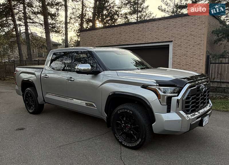Пікап Toyota Tundra 2023 в Києві