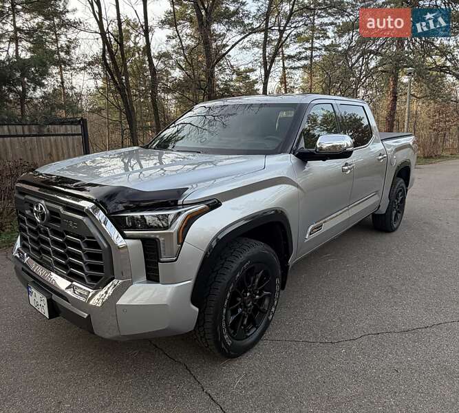 Пікап Toyota Tundra 2023 в Києві
