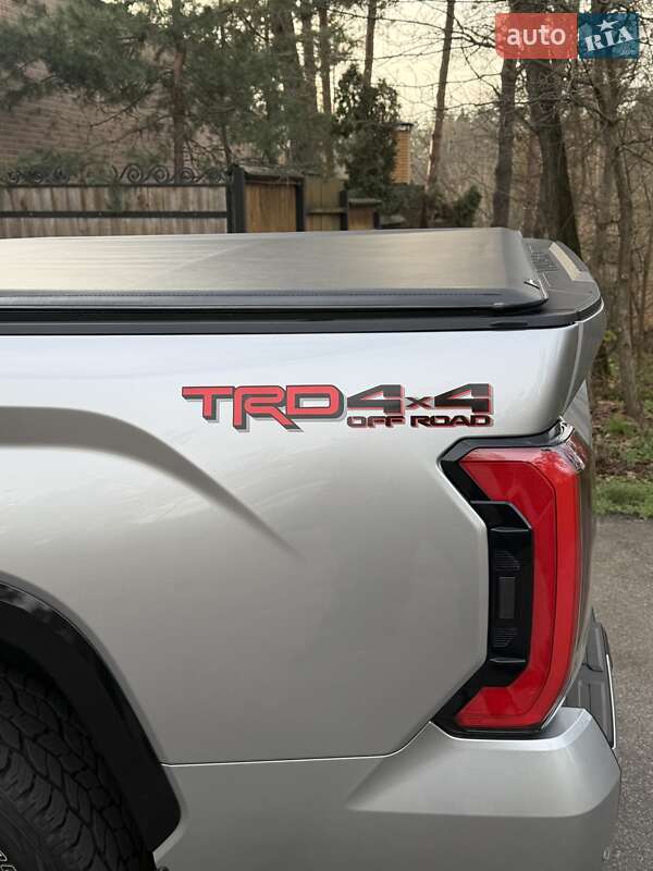 Пікап Toyota Tundra 2023 в Києві