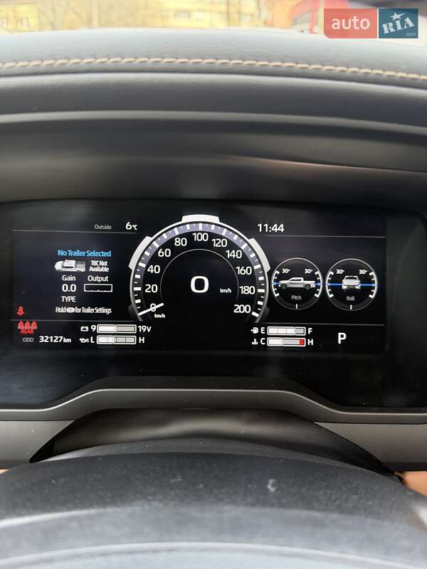 Пікап Toyota Tundra 2023 в Києві