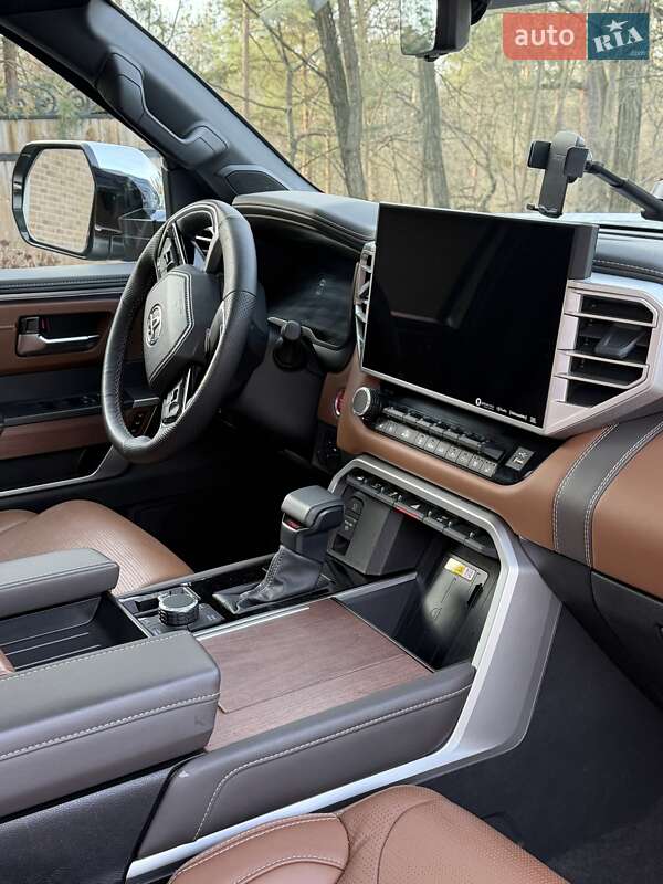 Пікап Toyota Tundra 2023 в Києві