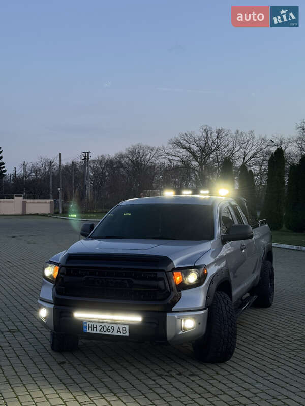 Пикап Toyota Tundra 2015 в Одессе