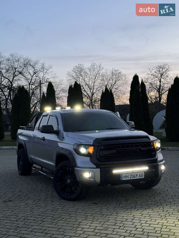 Пикап Toyota Tundra 2015 в Одессе
