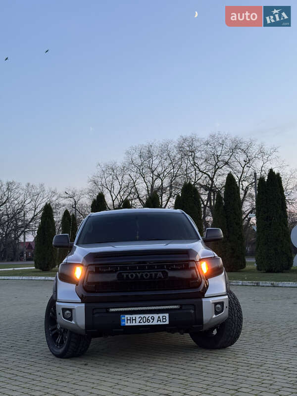 Пикап Toyota Tundra 2015 в Одессе