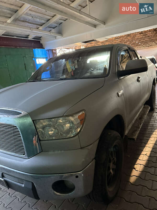 Пікап Toyota Tundra 2007 в Лозовій