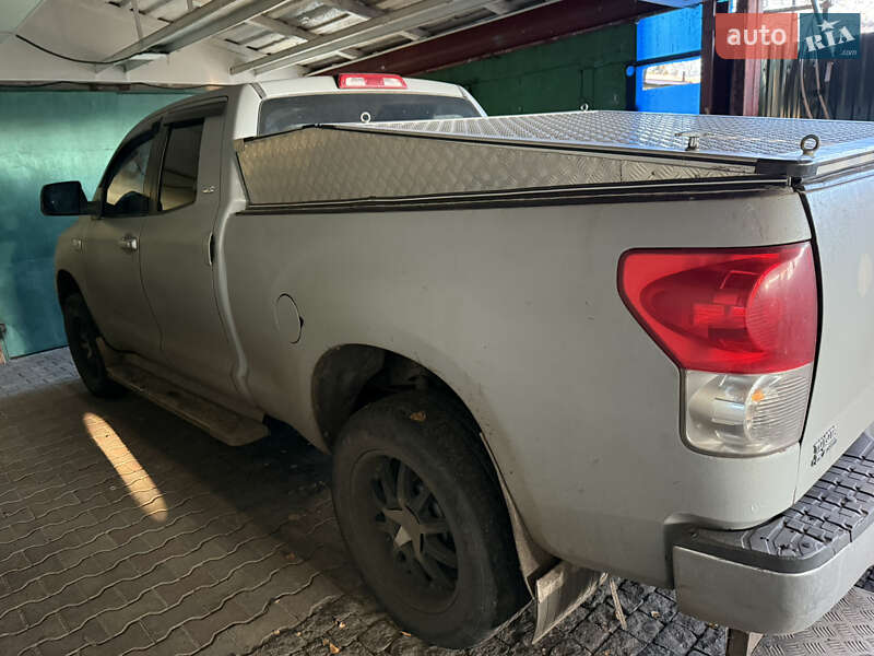 Пікап Toyota Tundra 2007 в Лозовій