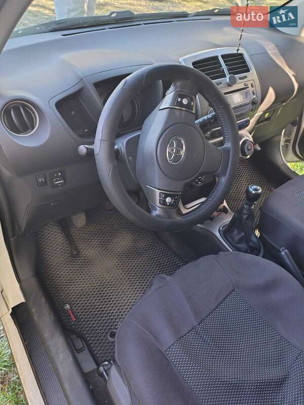 Внедорожник / Кроссовер Toyota Urban Cruiser 2011 в Львове фото 6 Внедорожник / Кроссовер Toyota Urban Cruiser 2011 в Львове