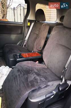 Мінівен Toyota Vellfire 2010 в 