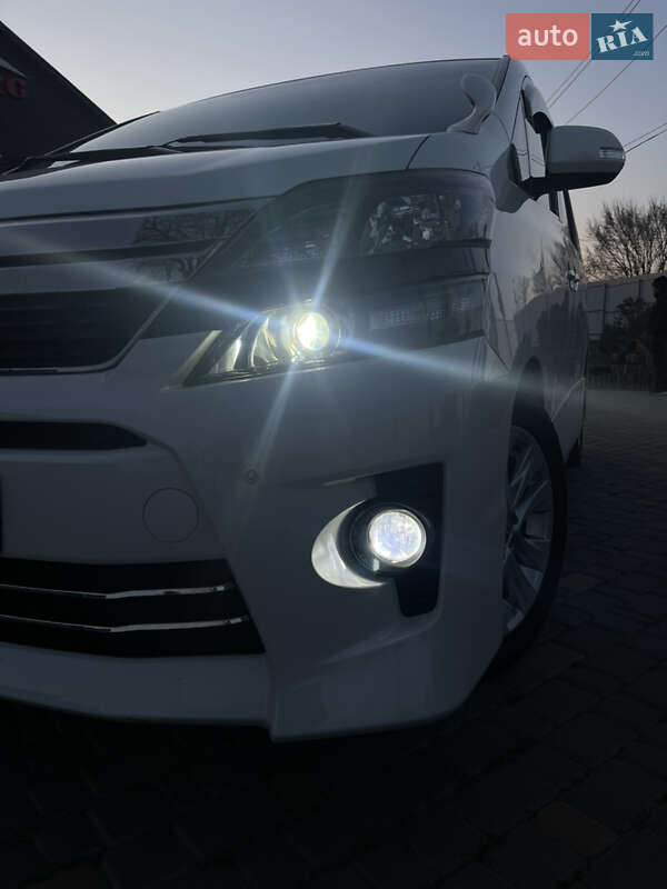 Мінівен Toyota Vellfire 2013 в Одесі