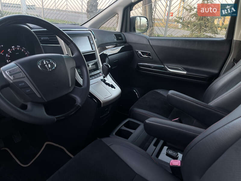 Мінівен Toyota Vellfire 2013 в Одесі