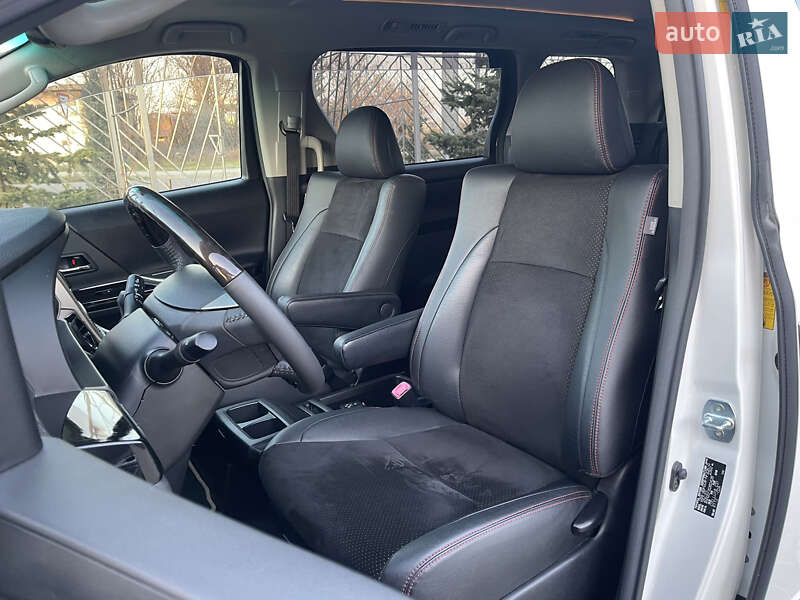 Мінівен Toyota Vellfire 2013 в Одесі