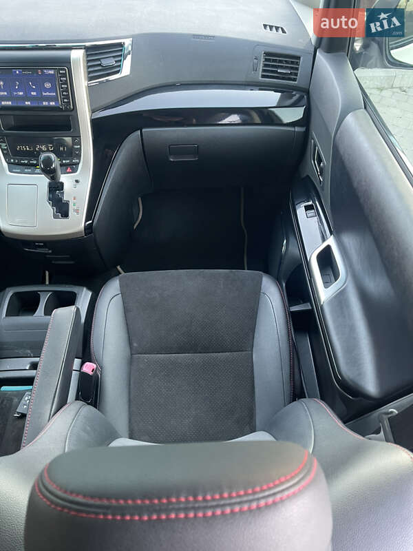 Мінівен Toyota Vellfire 2013 в Одесі