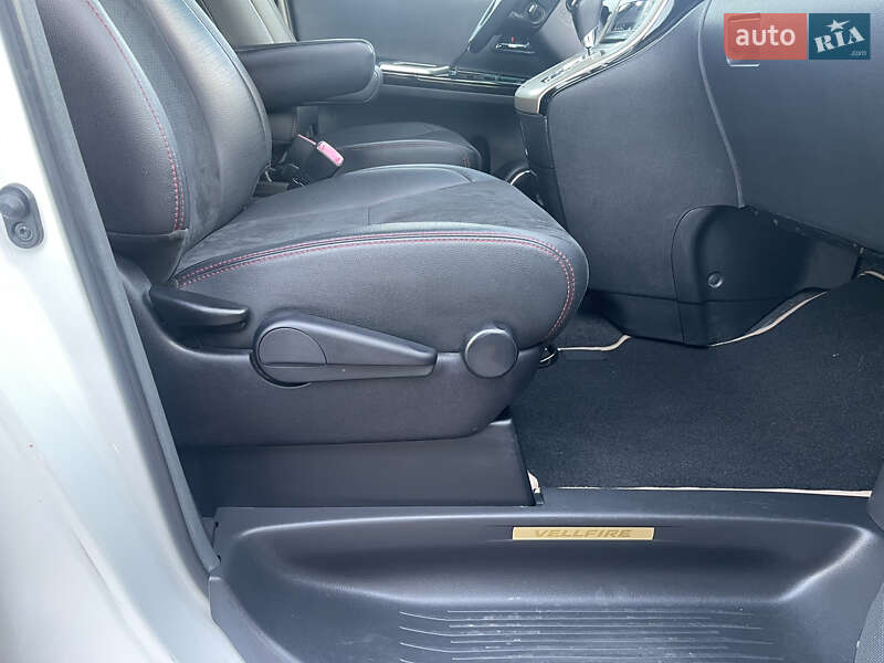 Мінівен Toyota Vellfire 2013 в Одесі