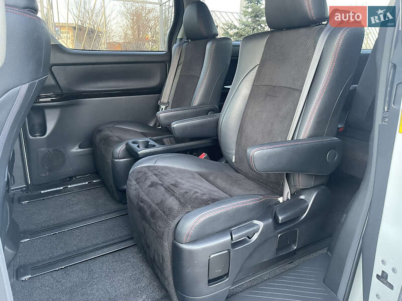 Мінівен Toyota Vellfire 2013 в Одесі