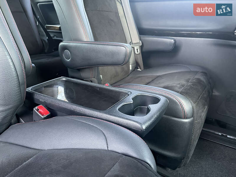 Мінівен Toyota Vellfire 2013 в Одесі