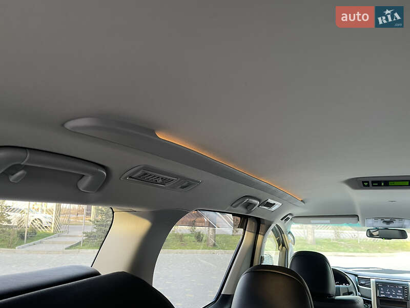 Мінівен Toyota Vellfire 2013 в Одесі