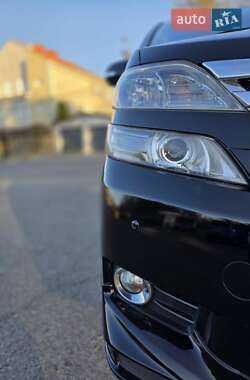 Минивэн Toyota Vellfire 2012 в 