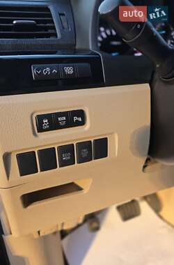 Минивэн Toyota Vellfire 2012 в 