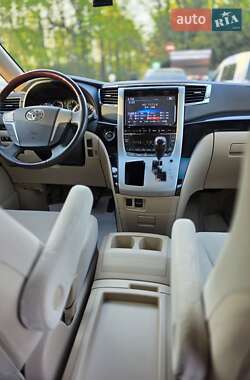 Минивэн Toyota Vellfire 2012 в 