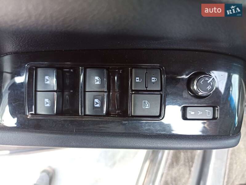 Минивэн Toyota Vellfire 2017 в Киеве
