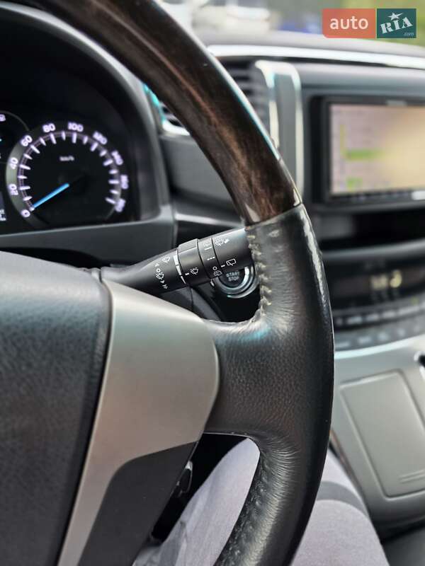 Мінівен Toyota Vellfire 2013 в Одесі