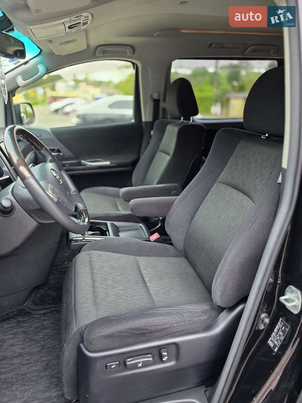 Мінівен Toyota Vellfire 2013 в Одесі