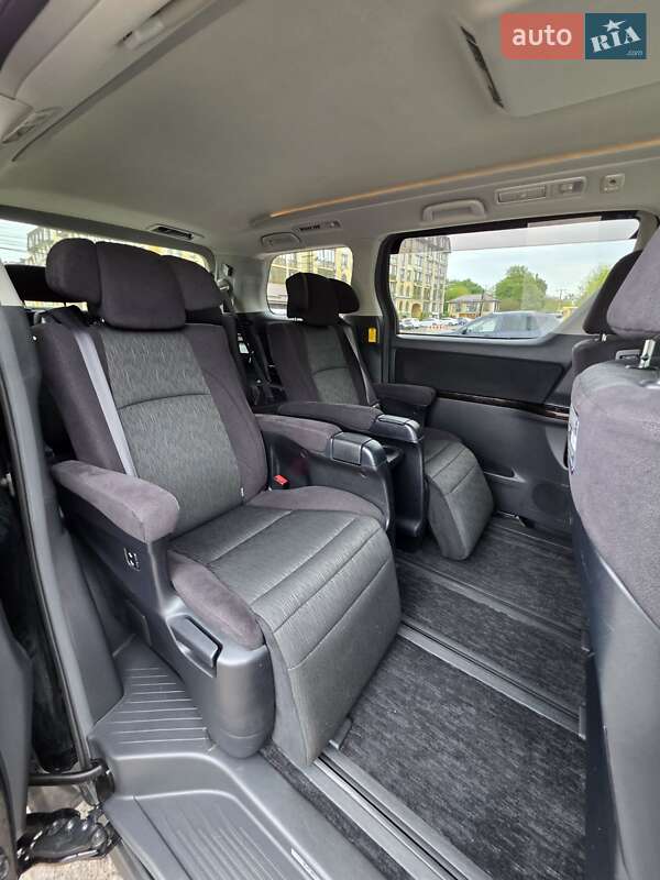 Мінівен Toyota Vellfire 2013 в Одесі
