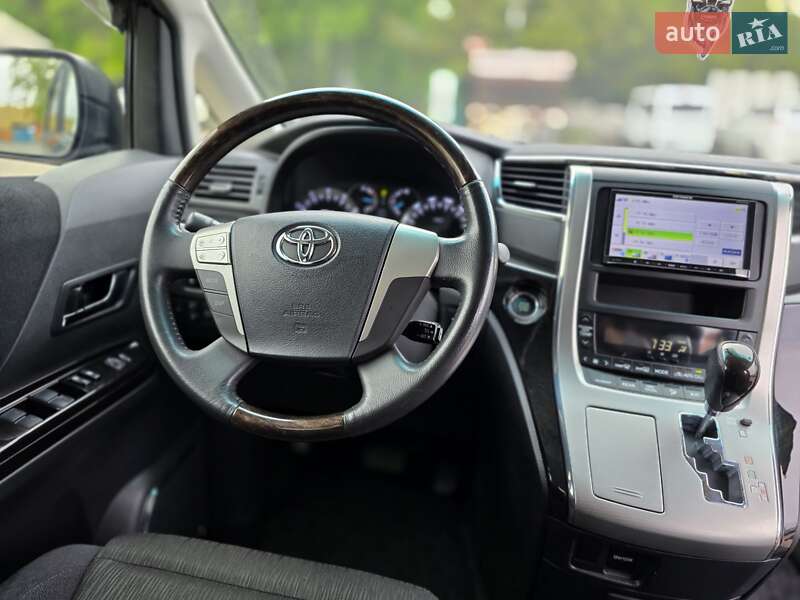 Мінівен Toyota Vellfire 2013 в Одесі