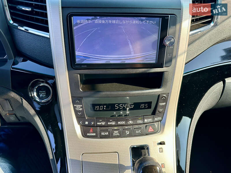 Мінівен Toyota Vellfire 2013 в Києві