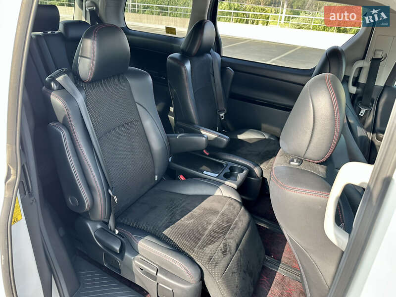 Мінівен Toyota Vellfire 2013 в Києві