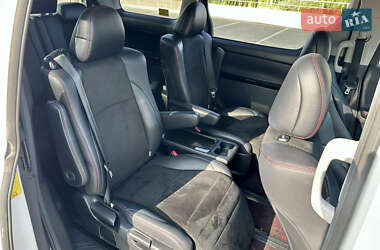 Мінівен Toyota Vellfire 2013 в 