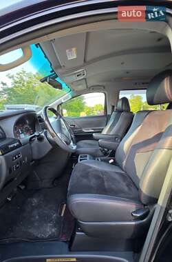 Минивэн Toyota Vellfire 2013 в 