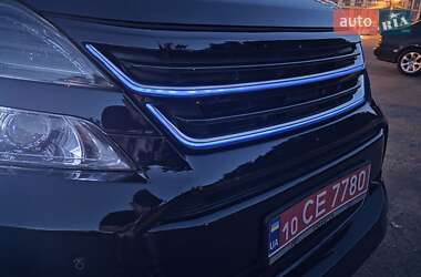 Минивэн Toyota Vellfire 2012 в 
