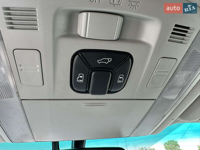 Минивэн Toyota Vellfire 2014 в Киеве