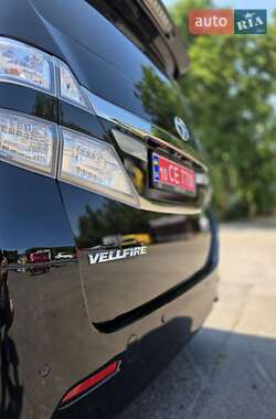 Минивэн Toyota Vellfire 2013 в 