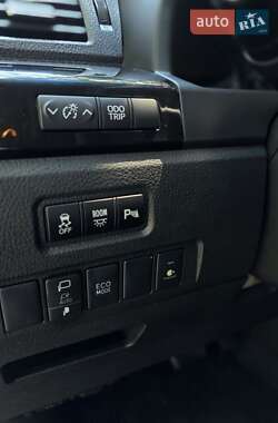 Минивэн Toyota Vellfire 2013 в 