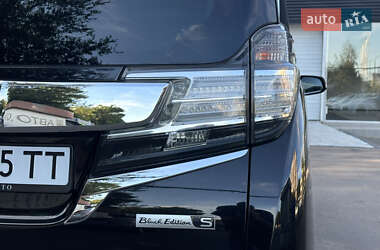 Минивэн Toyota Vellfire 2015 в 