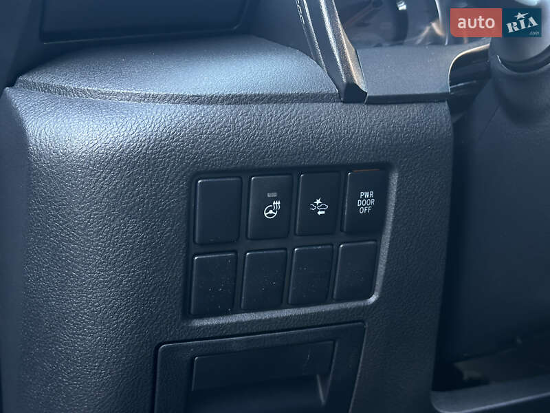 Мінівен Toyota Vellfire 2015 в Одесі