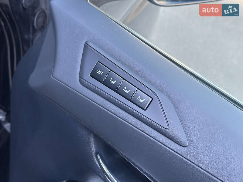 Мінівен Toyota Vellfire 2015 в Одесі