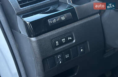Минивэн Toyota Vellfire 2013 в 