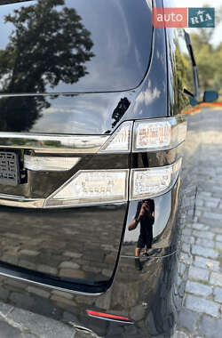 Минивэн Toyota Vellfire 2014 в 