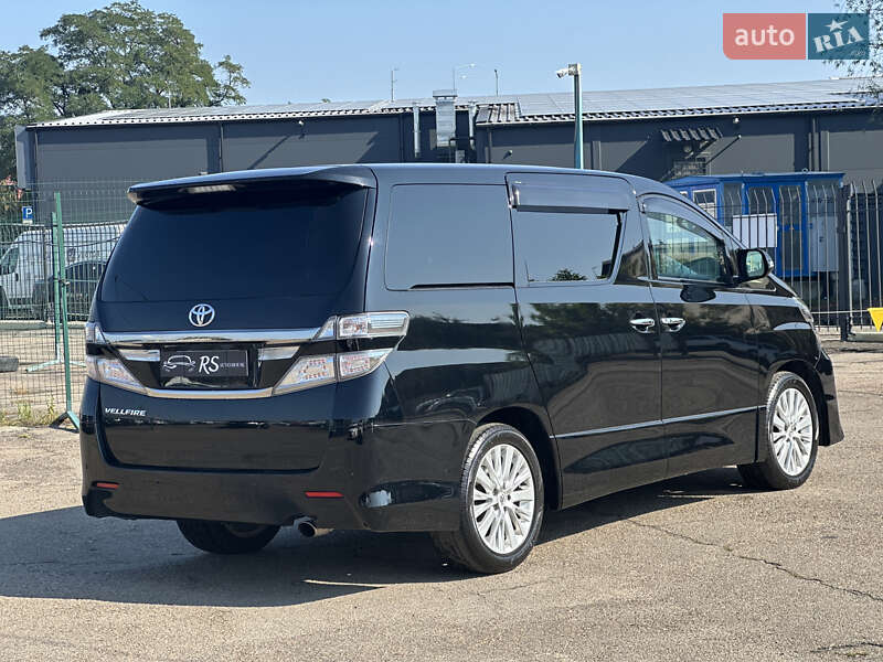 Мінівен Toyota Vellfire 2014 в Києві