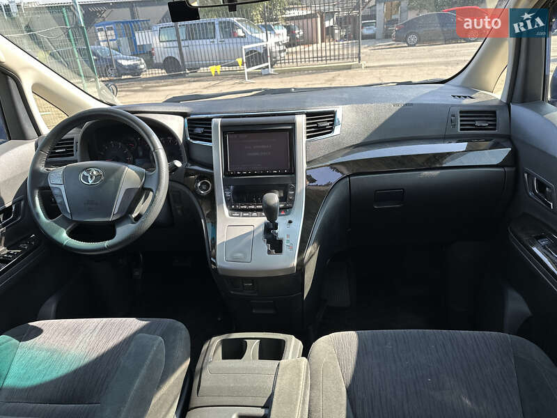 Мінівен Toyota Vellfire 2014 в Києві