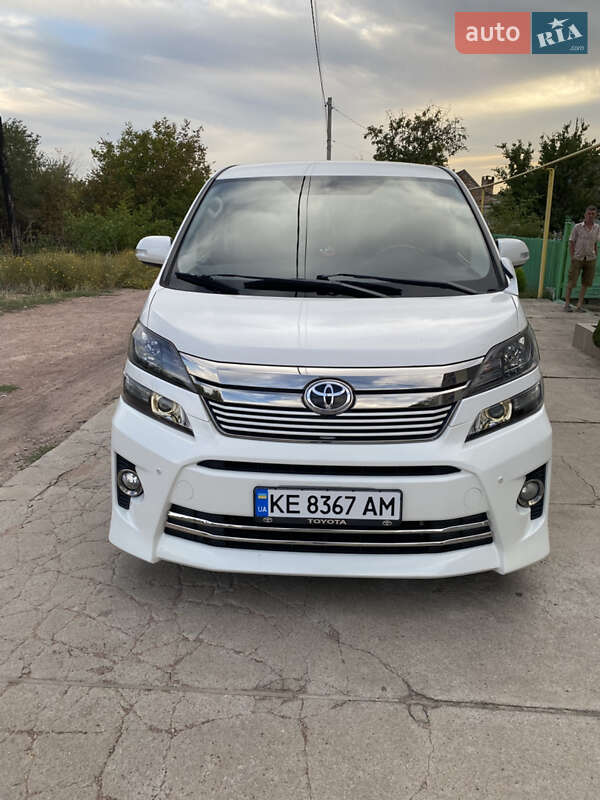 Минивэн Toyota Vellfire 2013 в 