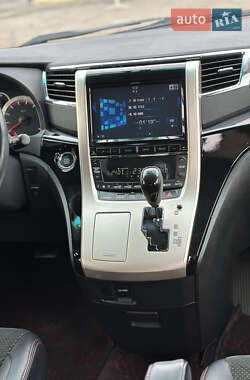 Минивэн Toyota Vellfire 2014 в 