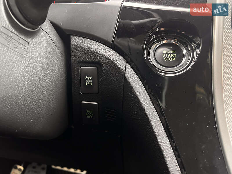 Минивэн Toyota Vellfire 2013 в Киеве